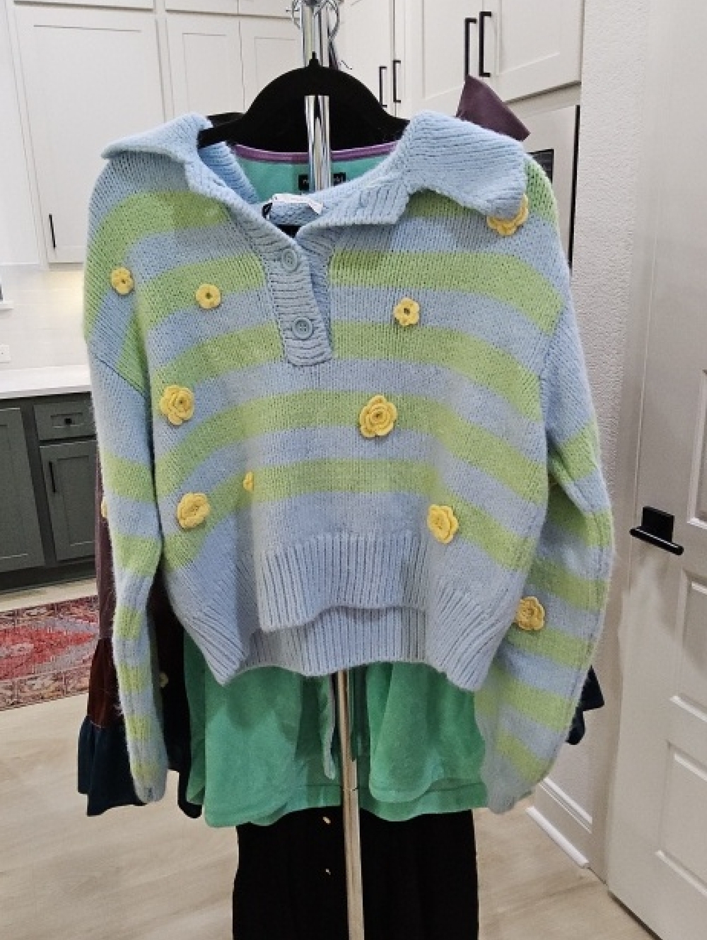 ZARA Cropped Sweater with Floral Appliqués - Light Blue & Lime || Size Large